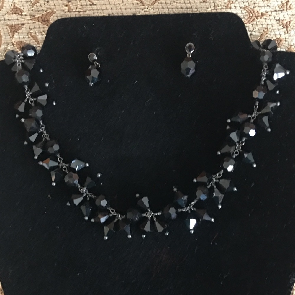 Faceted Black Beaded Cluster Necklace W/Earrings